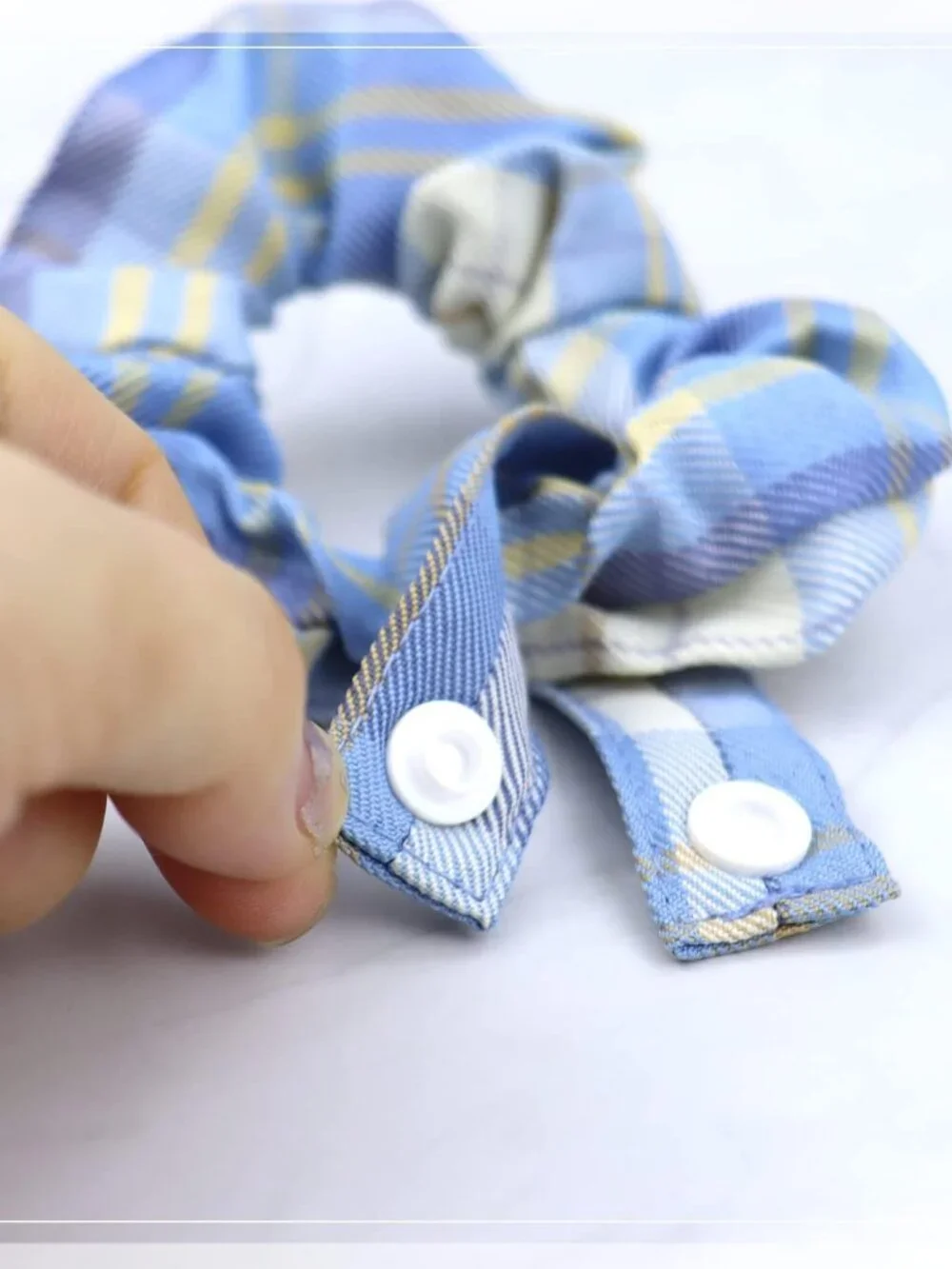 Tubie Scrunchie with 2 Safety Clips